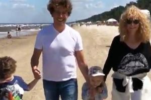 "Надо было ей вагон прямо в "Грязь" подогнать": Пользователи cети возмущены поведением Пугачевой