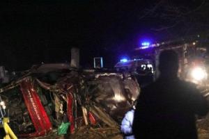 В России туристический автобус упал с обрыва: есть жертвы
