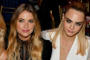 Модель Кара Делевинь и актриса Эшли Бенсон тайно поженились в Лас-Вегасе