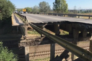 В Харькове обвалился автомобильный мост
