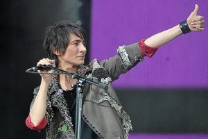 "Земфира! Зачем?!": Поклонников певицы озадачило "семейное" фото с Сурковым