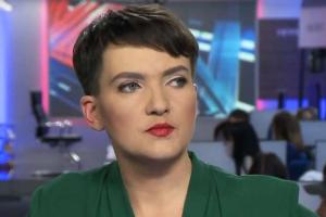 "Бегущая по волнам!": Савченко удивила романтической фотосессией в платье на берегу моря