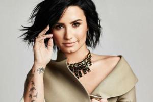 Фото без ретуши: Певица Деми Ловато смело показала свою фигуру в бикини