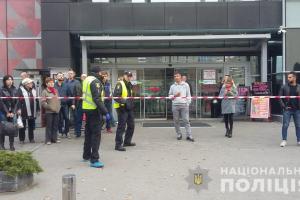 В Харькове стреляли возле супермаркета: есть жертвы