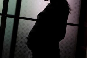 В Николаевской области 13-летняя девочка забеременела от отчима