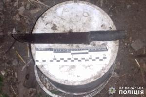 Нож к горлу: На Луганщине пьяный мужчина угрожал расправой малолетним детям
