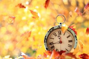 Украина переходит на зимнее время: советы врачей, как "пережить" этот день