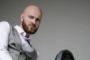 Латексные шорты и оголенный торс: Влад Яма позабавил поклонников пикантным фото