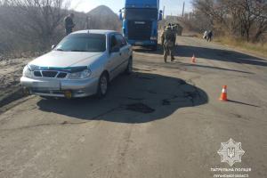 На трассе Р-66 между Северодонецком и Лисичанском грузовик "поцеловал" Daewoo Lanos: есть пострадавший