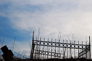 В Лисичанске трех вандалов осудили за надругательство над могилами