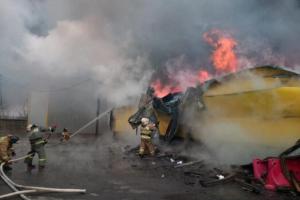 Масштабный пожар охватил рынок в пригороде российского Ростова-на-Дону