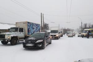 Снежный коллапс: В Лисичанск "неожиданно" пришла зима, город замер в пробках, дороги перекрыты