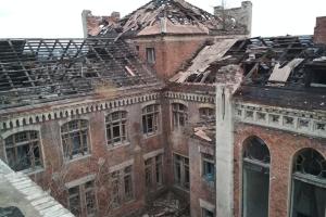 В Лисичанске вандалы уничтожают уникальное здание, построенное бельгийцами в XIX веке