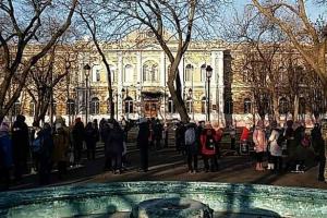 В Николаеве "заминировали" все школы: детей эвакуировали