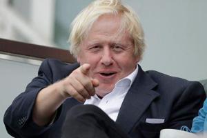 В Британии партия Джонсона уверенно побеждает на выборах