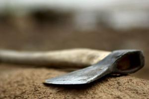 Вооруженный топором житель Одесской области взял в заложники сестру с тремя детьми
