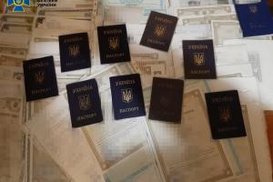 СБУ задержала агентов "спецслужб ЛНР", создавших схему по незаконному оформлению украинских соцвыплат