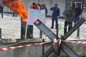 Противотанковые ежи и баррикады: В Харькове на "Барабашово" предприниматели начали бессрочную акцию протеста