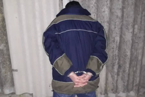 Выстрел в лицо и раздробленная челюсть: В Лисичанске конфликт мужчины с пасынком закончился стрельбой