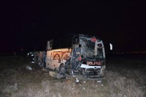 В Турции при столкновении автобуса и грузовика пострадало 44 человека