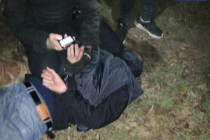 За телефон готовы убить: В Рубежном избили и ограбили женщину прямо на улице