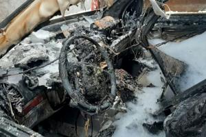 В Николаеве в результате пожара на стоянке повреждены 4 автомобиля