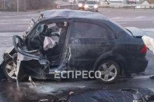 Лобовое ДТП в Киеве: при столкновении Chevrolete и инкассаторского Volkswagen погибли люди