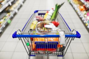 Сеть супермаркетов "АТБ" сняла наценку на ряд продуктов питания до конца карантина: перечень