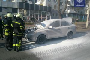 В Северодонецке посреди дороги загорелся Chevrolet Aveo, оборудованный газовой установкой