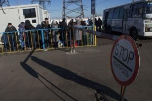 Новые правила пересечения КПВВ: для жителей ОРДЛО хотят ввести электронную очередь
