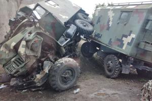 В Харьковской области в ДТП попали военные грузовики: пострадали 4 военнослужащих