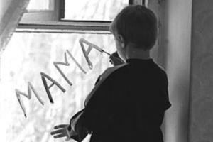 В 10 лет девочка почти не говорит и не ходит: на Луганщине женщину лишат родительских прав