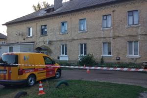 На Київщині обвалилася частина даху багатоквартирного будинку
