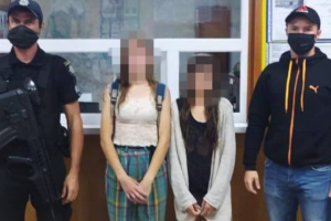 На Луганщине две сестры ночью сбежали из дома: беглянок успели "перехватить" на ж/д станции
