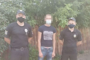 На Луганщине пьяный мужчина сорвал и сжег флаг Украины: полиция нашла вандала
