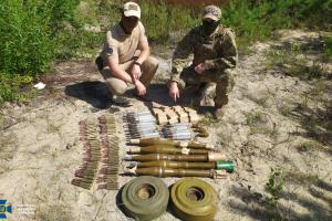 В лесу возле Северодонецка обнаружен схрон боевика НВФ со смертоносными "сюрпризами"