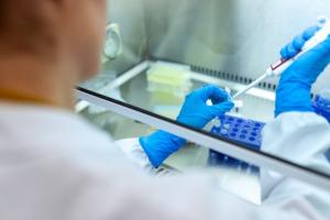 В Україні виявлено 1637 нових випадків COVID-19 за минулу добу