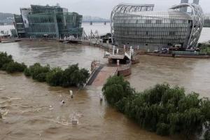 Жертвами наводнений и оползней в Южной Корее стали более 30 человек