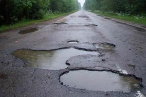 "Лунный" пейзаж с кратерами: Шахов показал дороги на Луганщине и требует аудита работы руководства ВГА