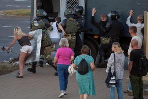 По всей Беларуси люди третий день выходят на митинги против режима Лукашенко