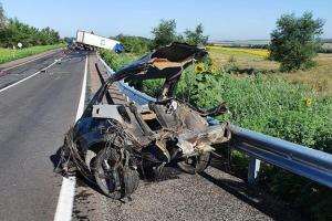 Автомобиль BМW разорвало на части: В Запорожской области в ДТП погибли 4 человека