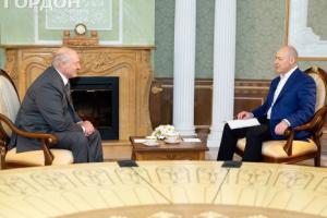 "Крим Росія не поверне, але Донбас їй не потрібен": Лукашенко дав велике інтерв'ю Гордону