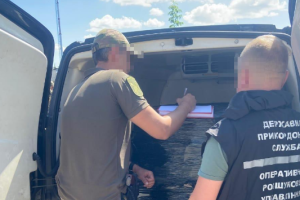 У Лисичанську затримали "алкокур'єра": контрафактний алкоголь вилучено прикордонниками