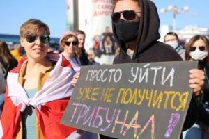 "Блестящий марш": В Минске проходит субботний женский марш, силовики начали задержания