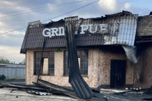 "Підпал однозначно": У центрі Лисичанська вночі згорів ресторан GRILL PUB
