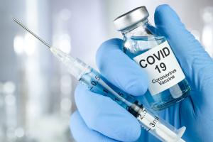 Вакцину от COVID-19 испытают на украинцах-добровольцах: в каких городах проведут исследования