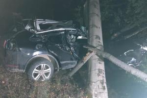 На Прикарпатті Volkswagen Touareg зірвався в обрив: є загиблі