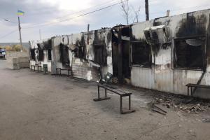КПВВ "Станиця Луганська" закрито: як виглядає сервісна зона біля КПВВ після пожежі (фото)