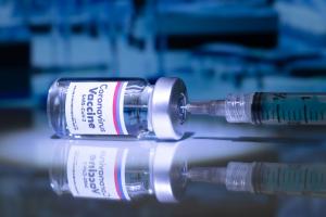 Україна отримає вакцину від COVID-19: коли і кого будуть прищеплювати в першу чергу