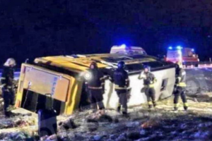 Лобова ДТП під Одесою: зіткнулися два вантажних авто та перекинувся автобус